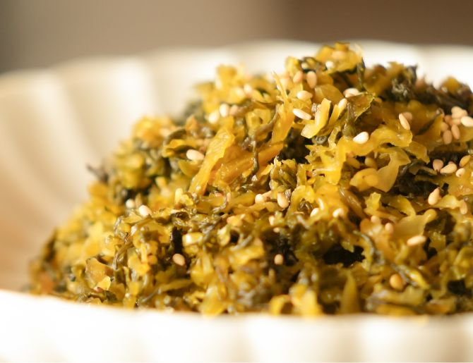 高菜の食材を調理した塩分のある漬物